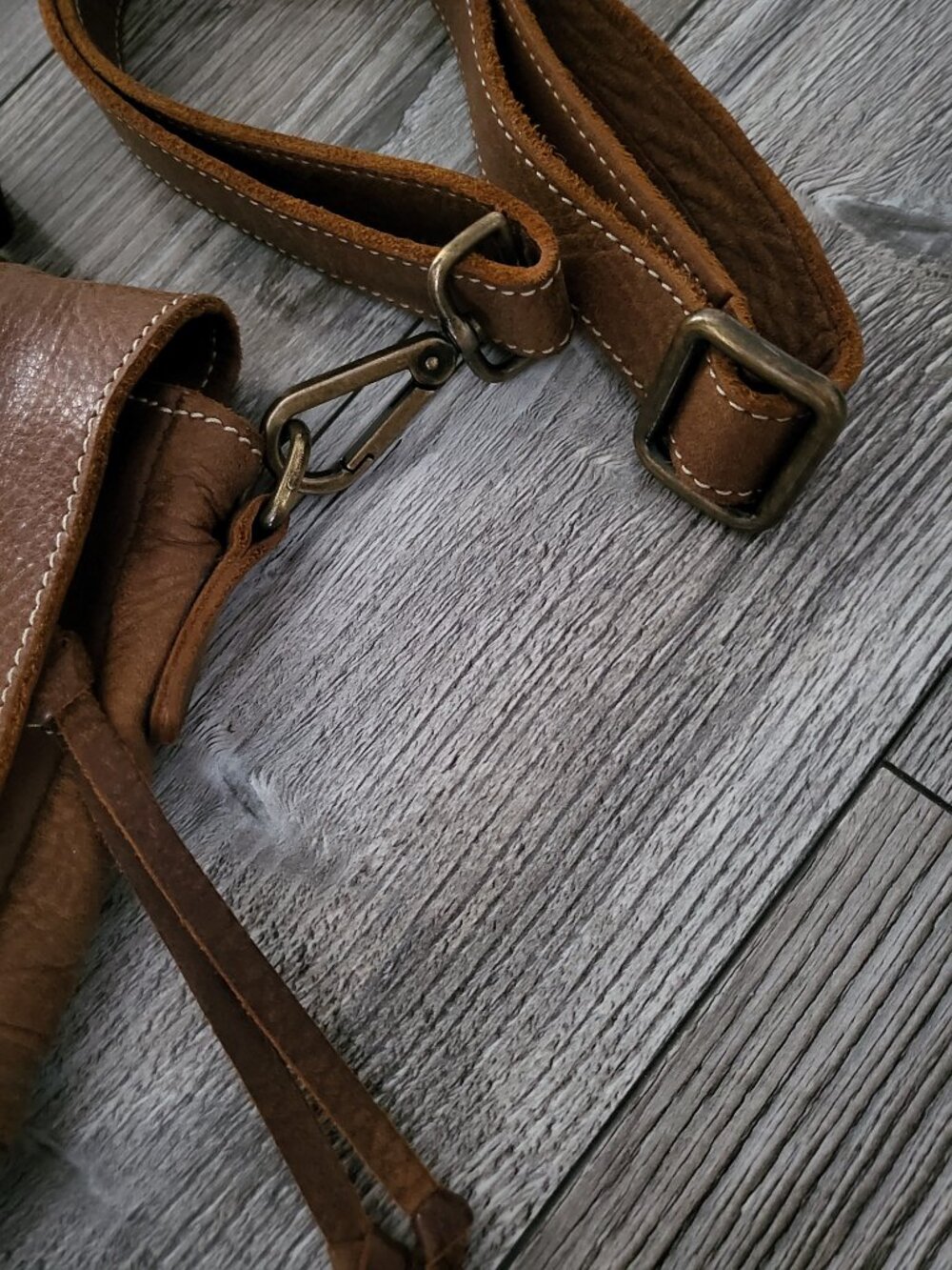 Roots Canada Vintage Tribe Leather Messenger Bag Brown - Picture 4 of 14